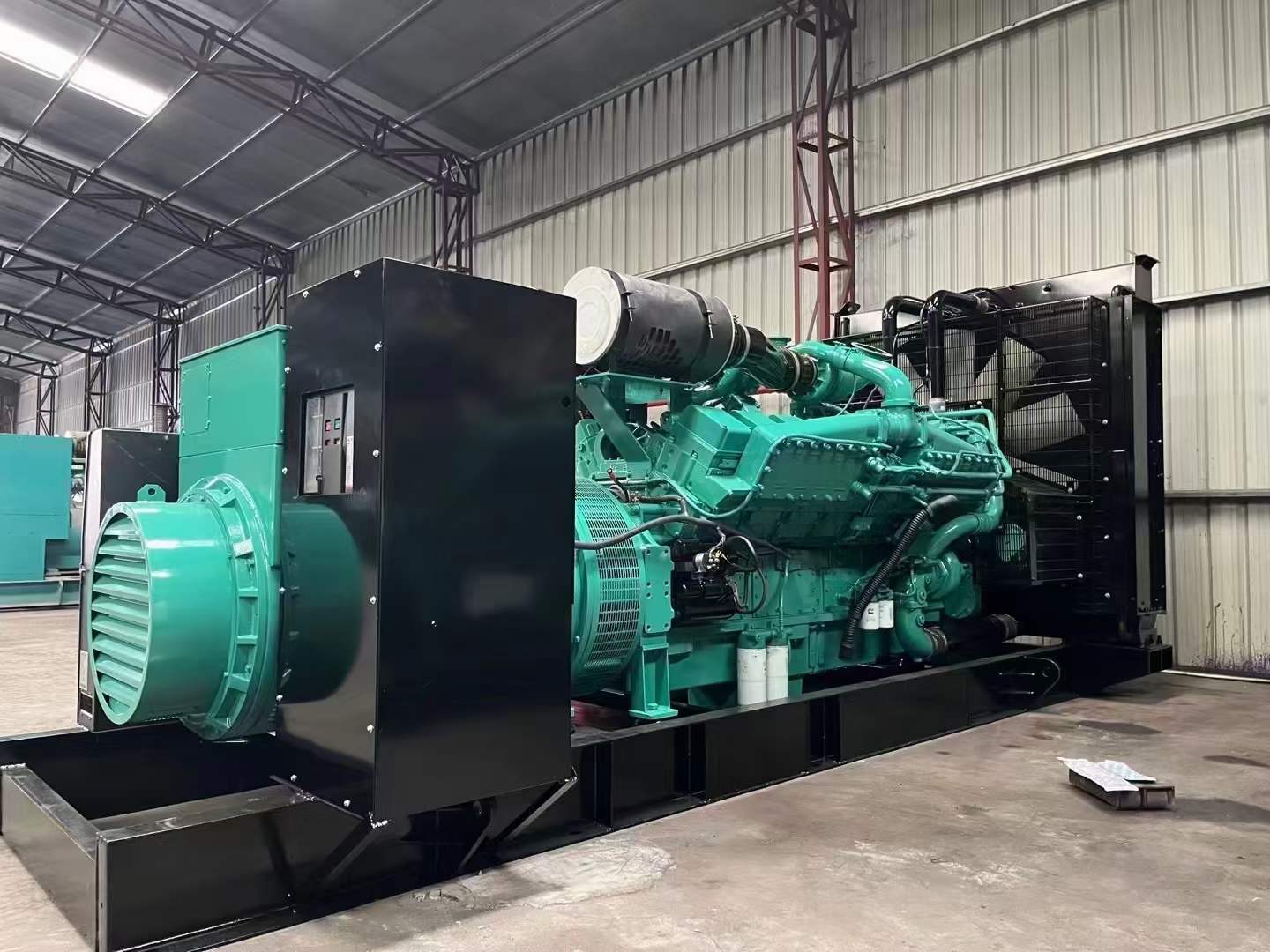 七里河如何降低 800kW 柴油发电机输出电流的波动？
