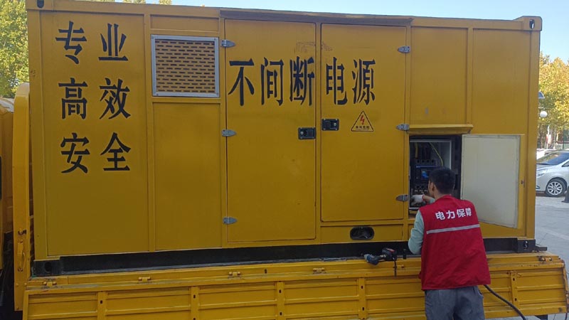 七里河柴油发电机组和UPS电源配合使用时，如何避免切换过程中的电力中断？